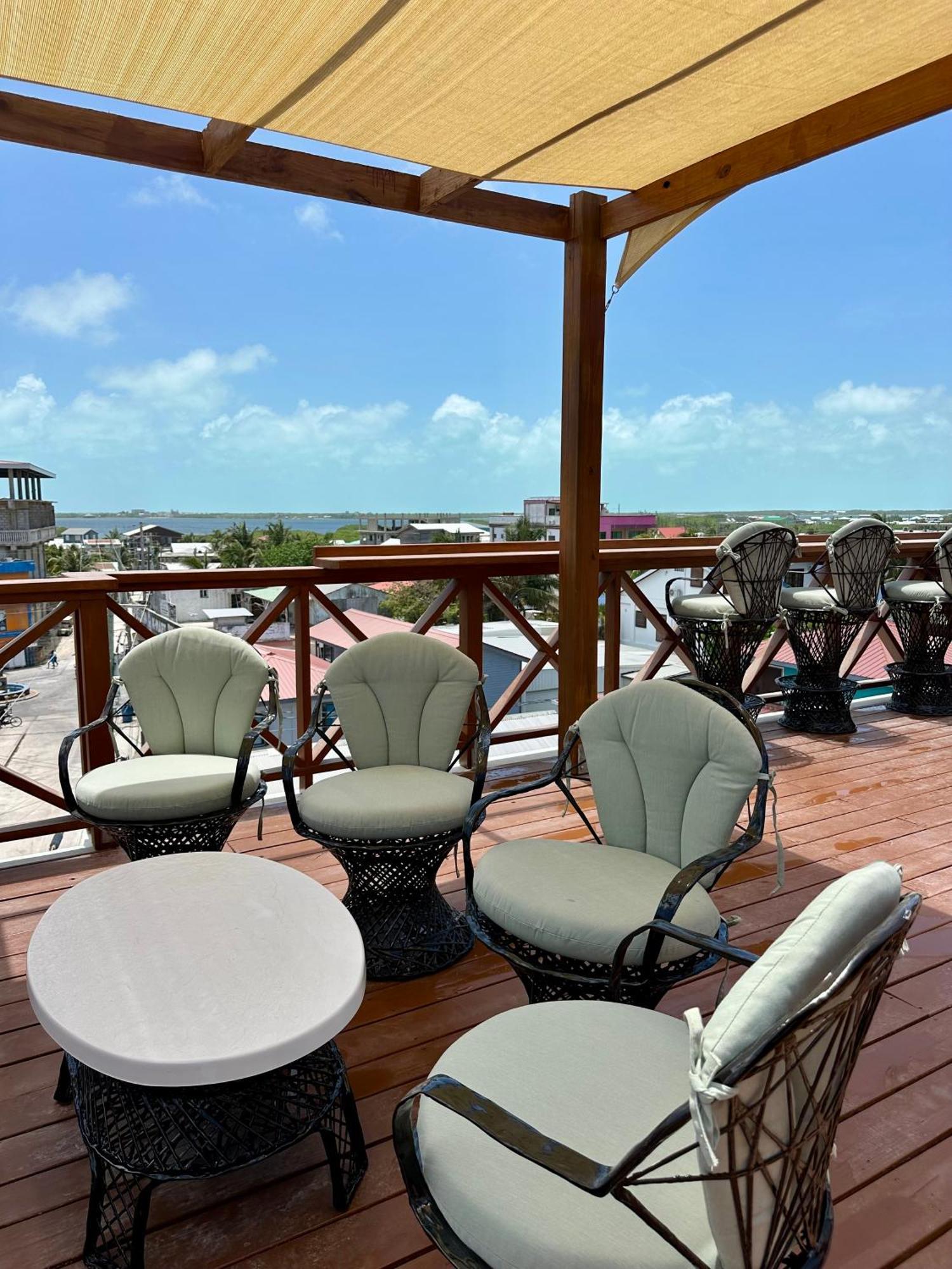 Sandbar Beachfront Hostel & Restaurant سان بيدرو المظهر الخارجي الصورة