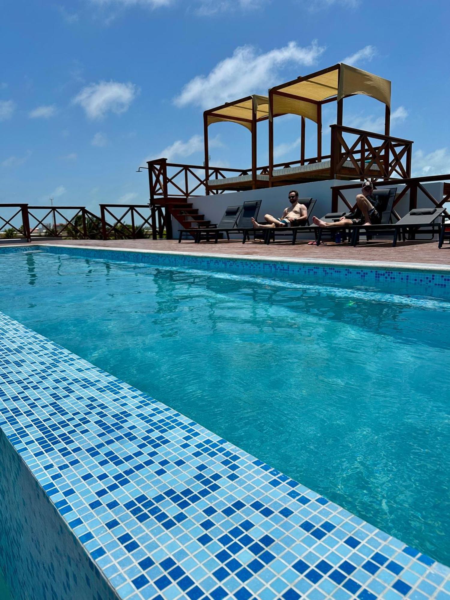 Sandbar Beachfront Hostel & Restaurant سان بيدرو المظهر الخارجي الصورة