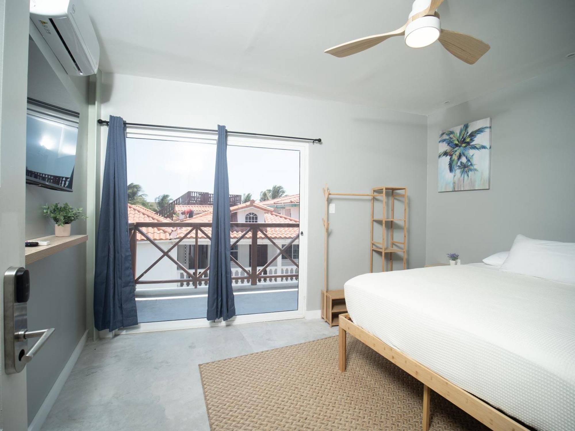 Sandbar Beachfront Hostel & Restaurant سان بيدرو الغرفة الصورة
